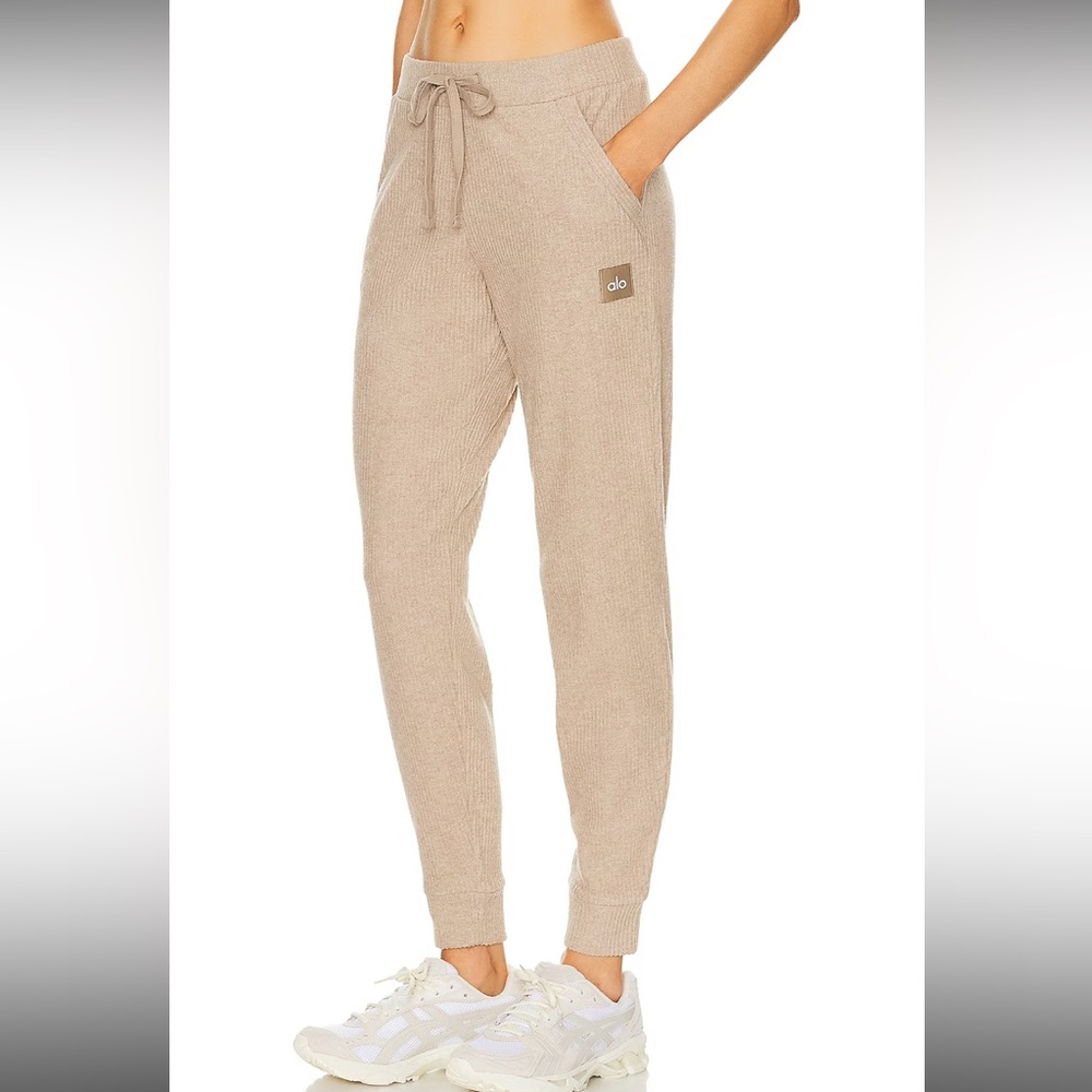 ALO Yoga Tan Jogger Pants